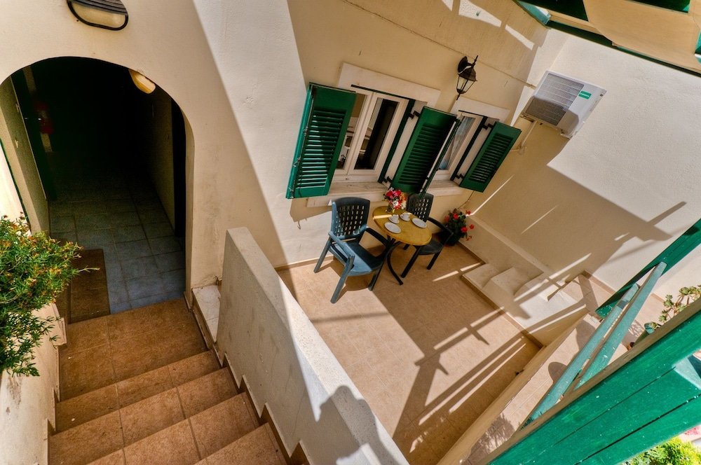 Фото Tristhenia Hotel