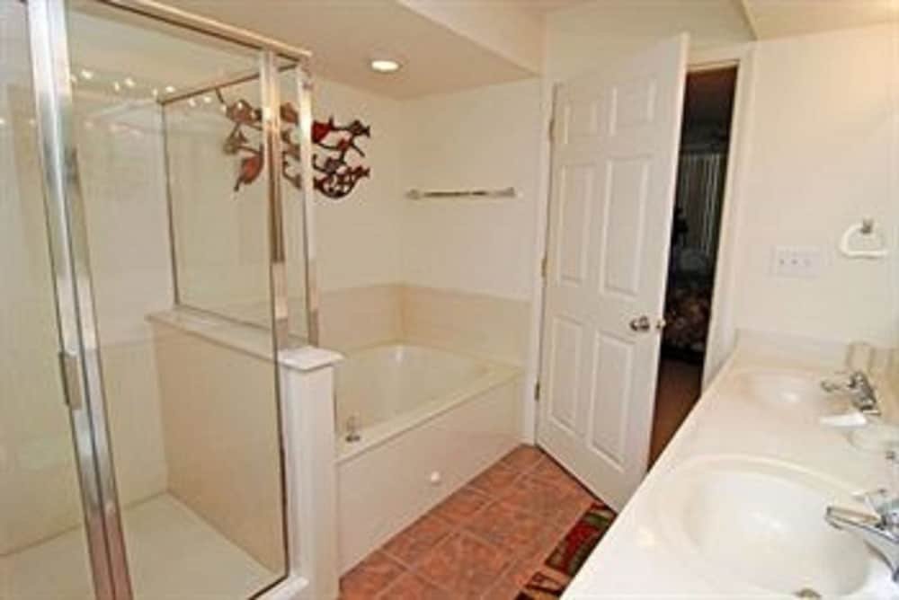 Фото Boardwalk Beach Resort