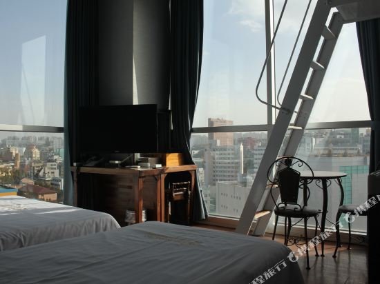 Фото Myeongdong Merlin Hotel