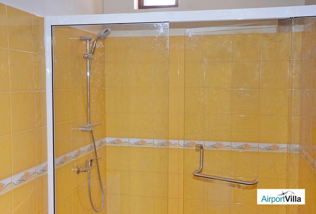 Фото The Airport Villa