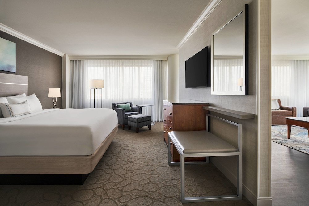 Фото Delta Hotels by Marriott Richmond Downtown