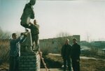 Памятник воинам-землякам, погибшим в годы Великой Отечественной войны Два солдата (Весенняя ул., 12, поселок Нечаевский), памятник, мемориал в Новосибирской области