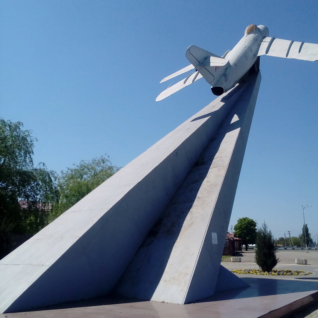 Monument, memorial Самолет, установленный в честь 9-й гвардейской истребительной авиационной дивизии, Krasnodar Krai, photo