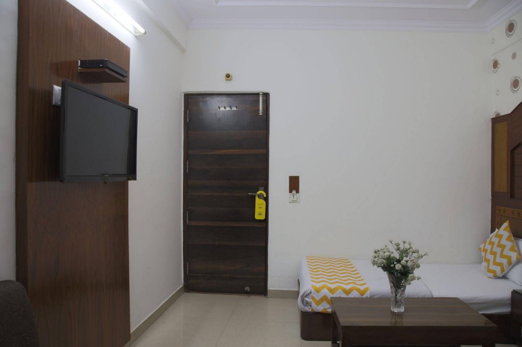 Фото Oyo 14710 Hotel Pallvi Palace