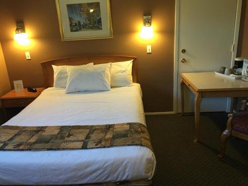 Фото Canadas Best Value Inn Kelowna