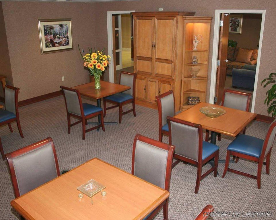 Фото Wyndham Garden Buffalo Downtown