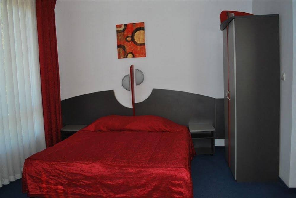 Фото Hotel Plaza Opera