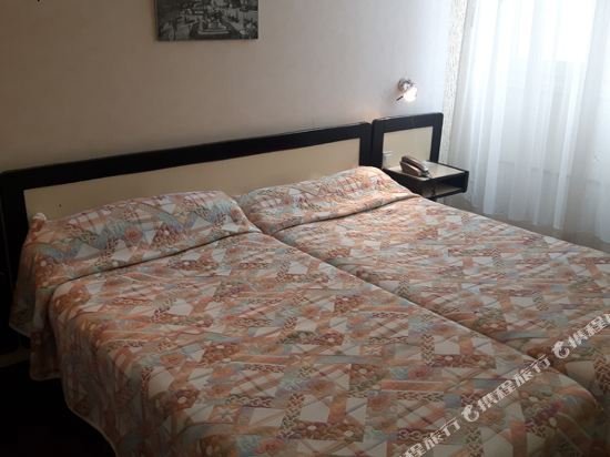 Фото Hôtel des Trois Marchands