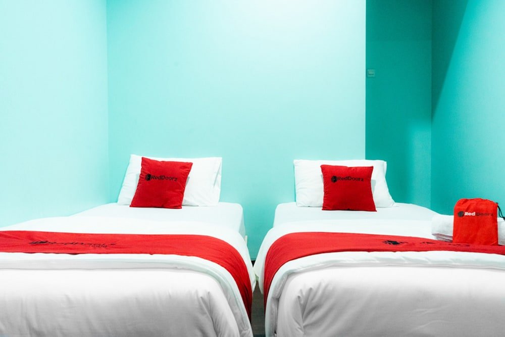 Фото RedDoorz Hostel @ Di Panjaitan Simpang Lima