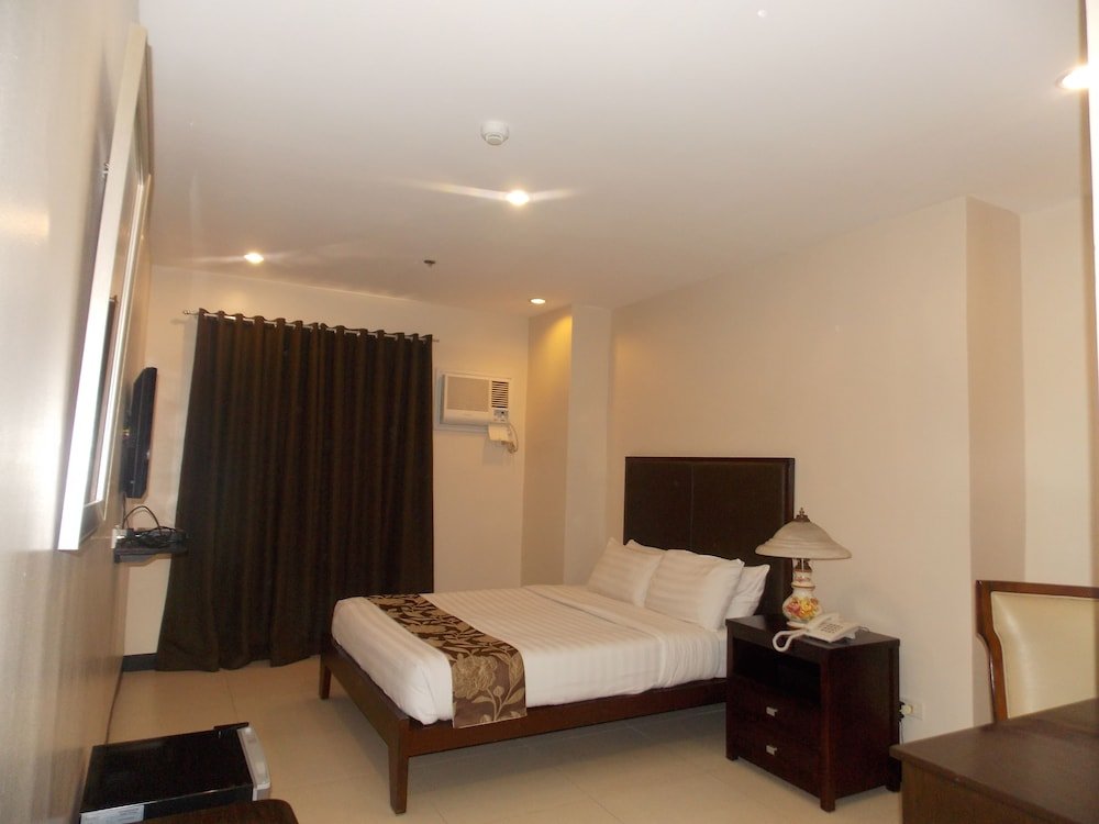 Фото Main Hotel & Suites