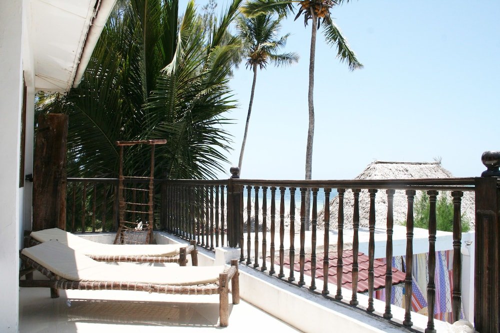 Фото Moonshine Uroa Boutique Hotel