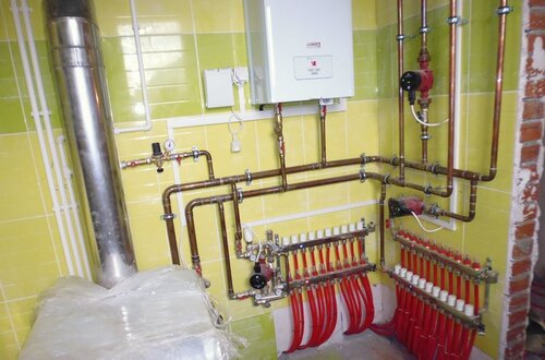 Шегелері бар БДСМ кеуделері