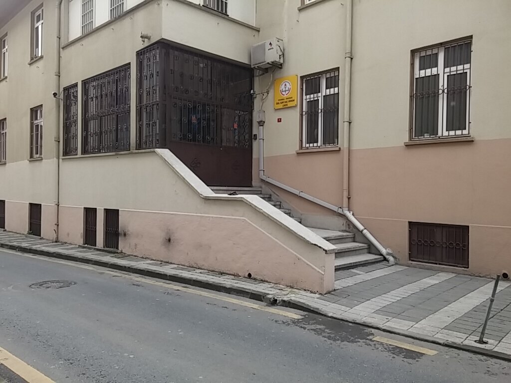 Lyceum Private Surp Hach Tibrevank Armenian High School, Istanbul, photo