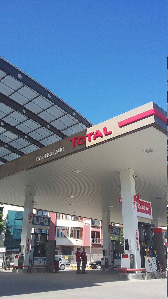 Gas station TotalEnergies, Sultanbeyli, photo