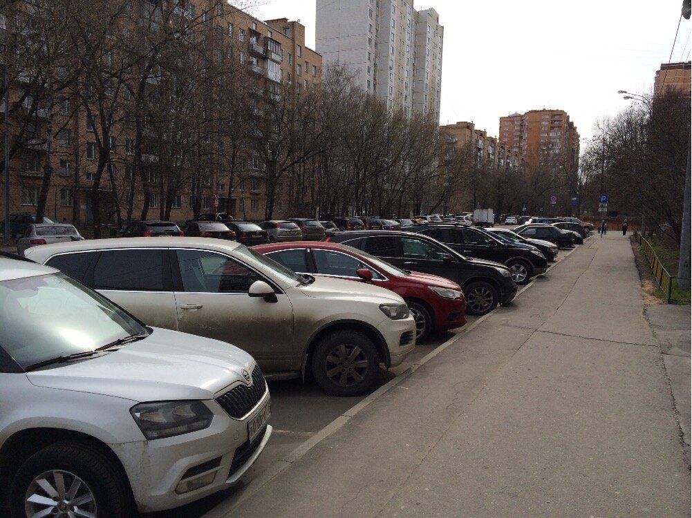 Автомобильная парковка Плоскостная парковка на Кастанаевской улице, Москва, фото