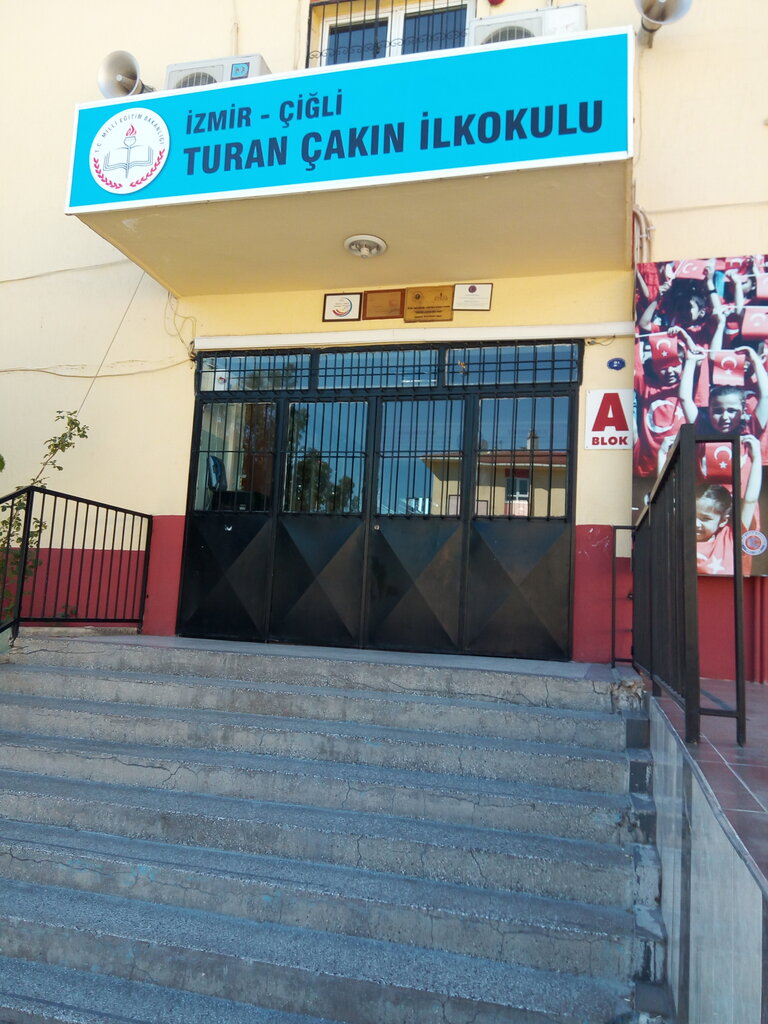 Primary school Turan Cakin Primary School, Izmir, photo