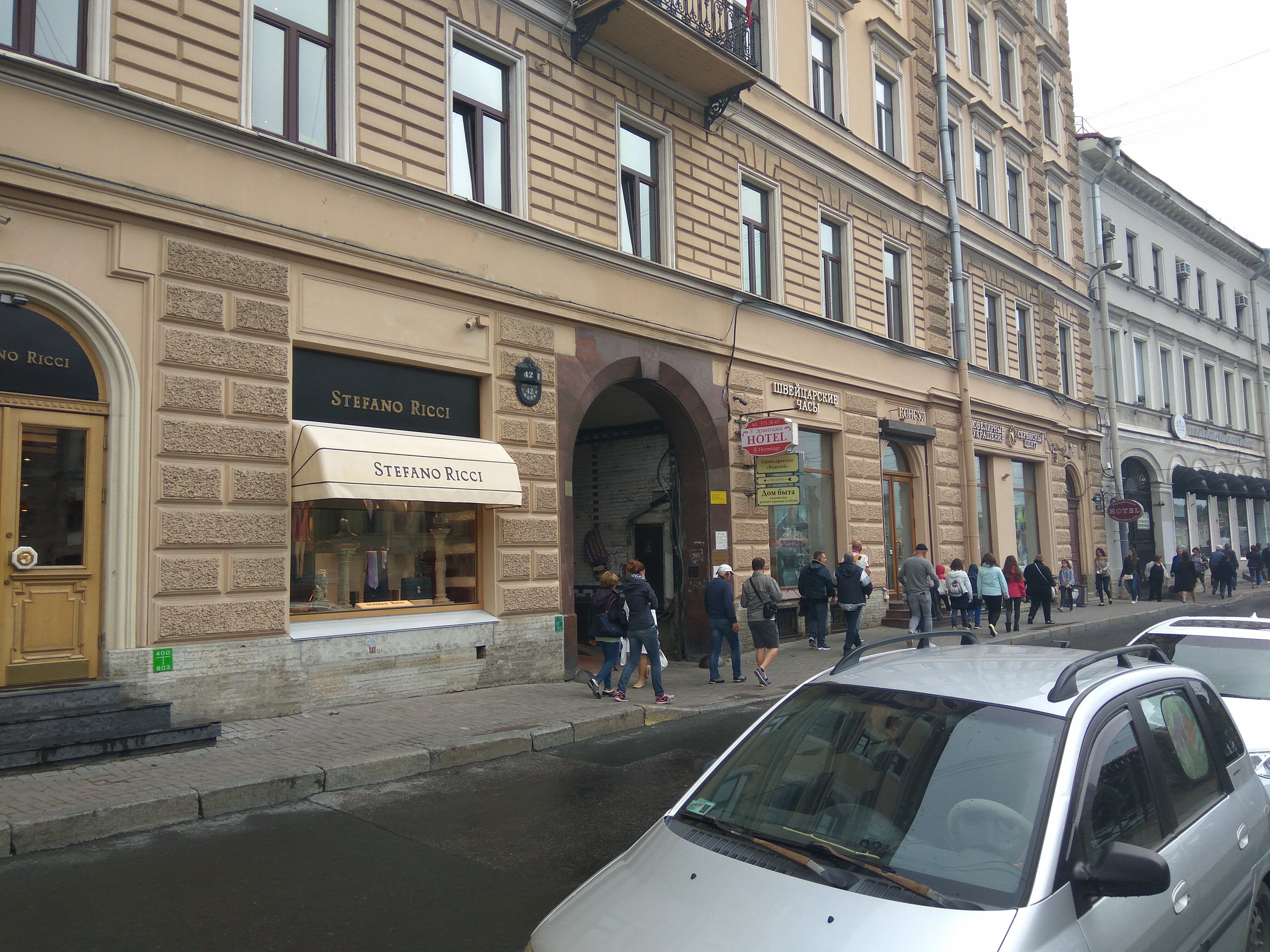 Фото У Эрмитажа