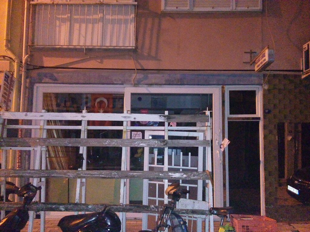 Glass workshop Glazier Emre, Izmir, photo