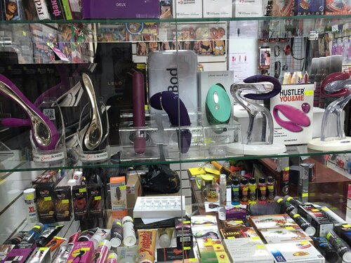 Адалдық туралы толық метражды порнофильм.