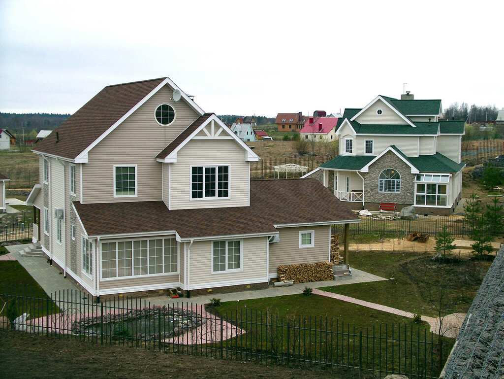 Дом из сайдинга крем брюле