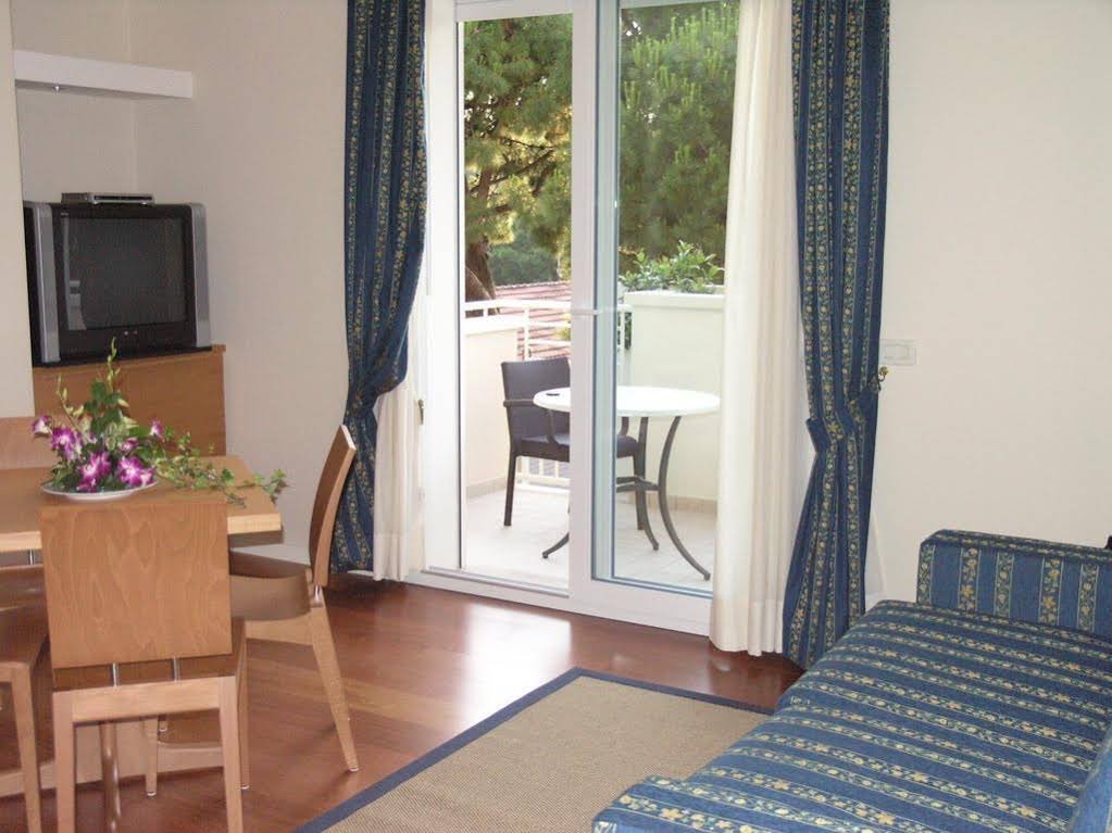 Фото Aparthotel England