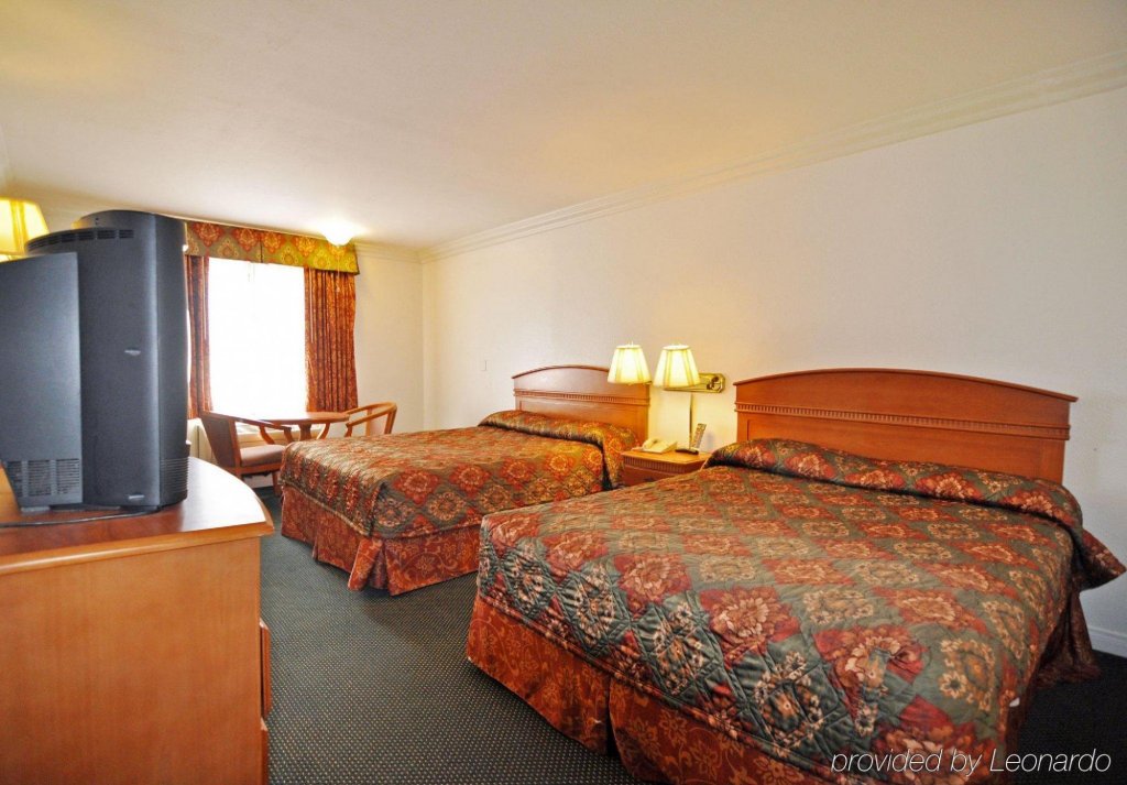 Фото Orange Tustin Inn