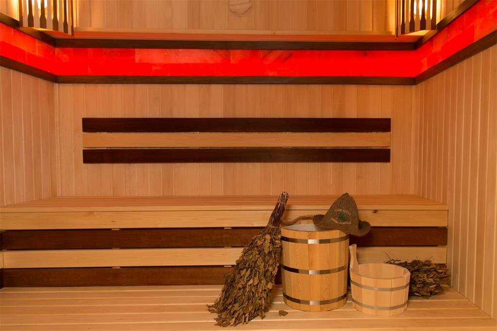 Sauna Wood sauna clock of Chizhik-Pyzhik, Republic of Crimea, photo