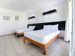 Hotel Teques Palace (Guerrero, General Juan N. Álvarez Airport), hotel