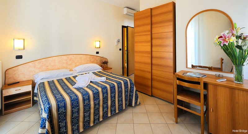 Фото Hotel Bridge