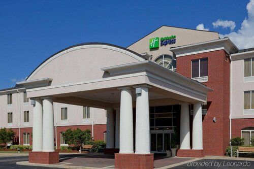 Гостиница Holiday Inn Express Hotel & Suites Auburn - University Area, an Ihg Hotel