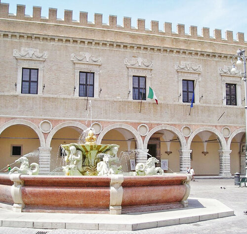 Гостиница Caesar в Пезаро