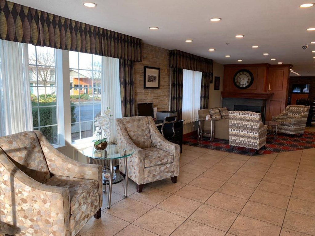 Фото Ramada by Wyndham Portland