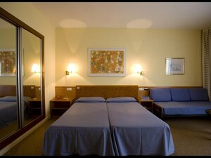 Medplaya Hotel Pez Espada (Alhaurin de la Torre, Avenida Salvador Allende, 11), hotel