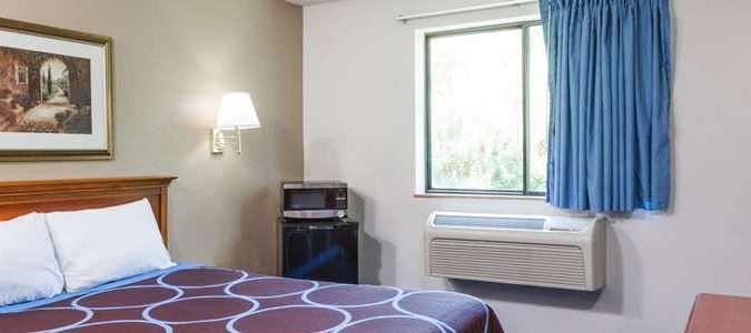 Фото Super 8 by Wyndham Delmont