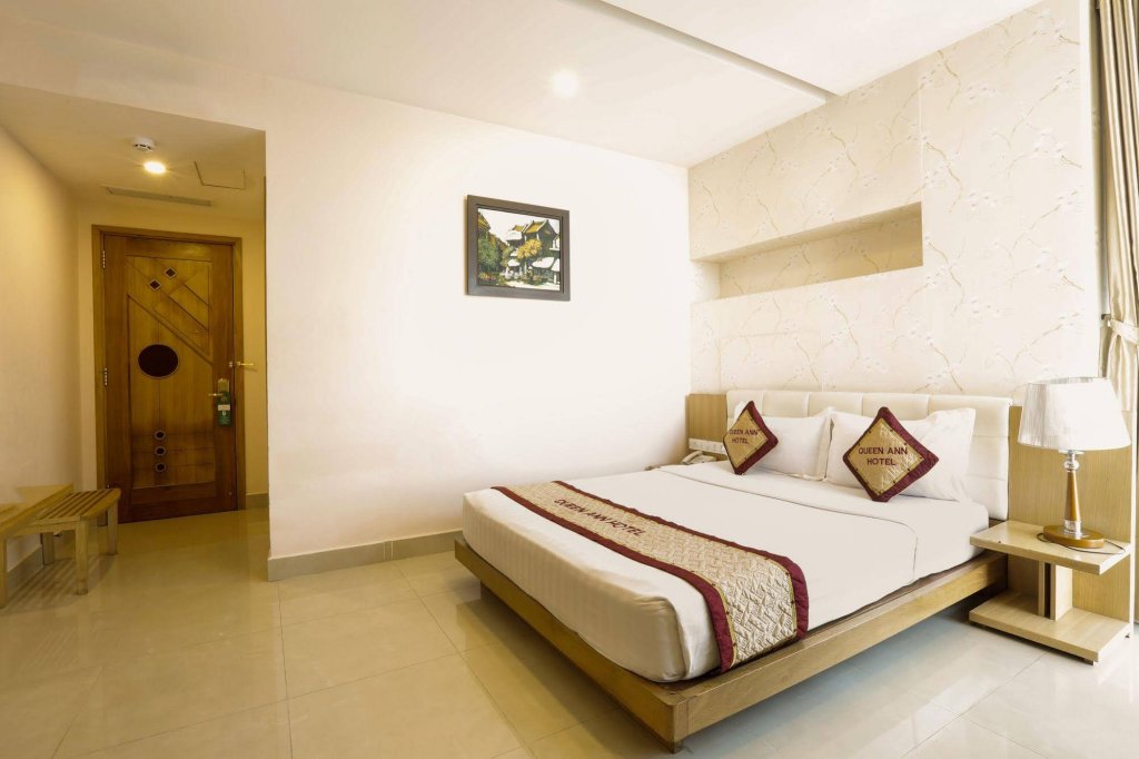 Фото Queen Ann Hotel