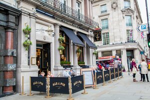 The Admiralty, Trafalgar Square (London, 66 Trafalgar Square), bar, pub