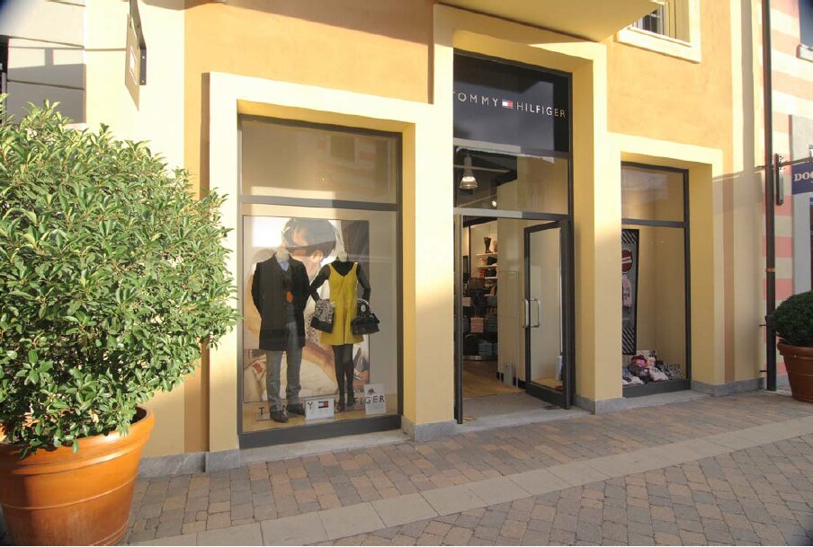Clothing store Tommy Hilfiger, Piedmont, photo