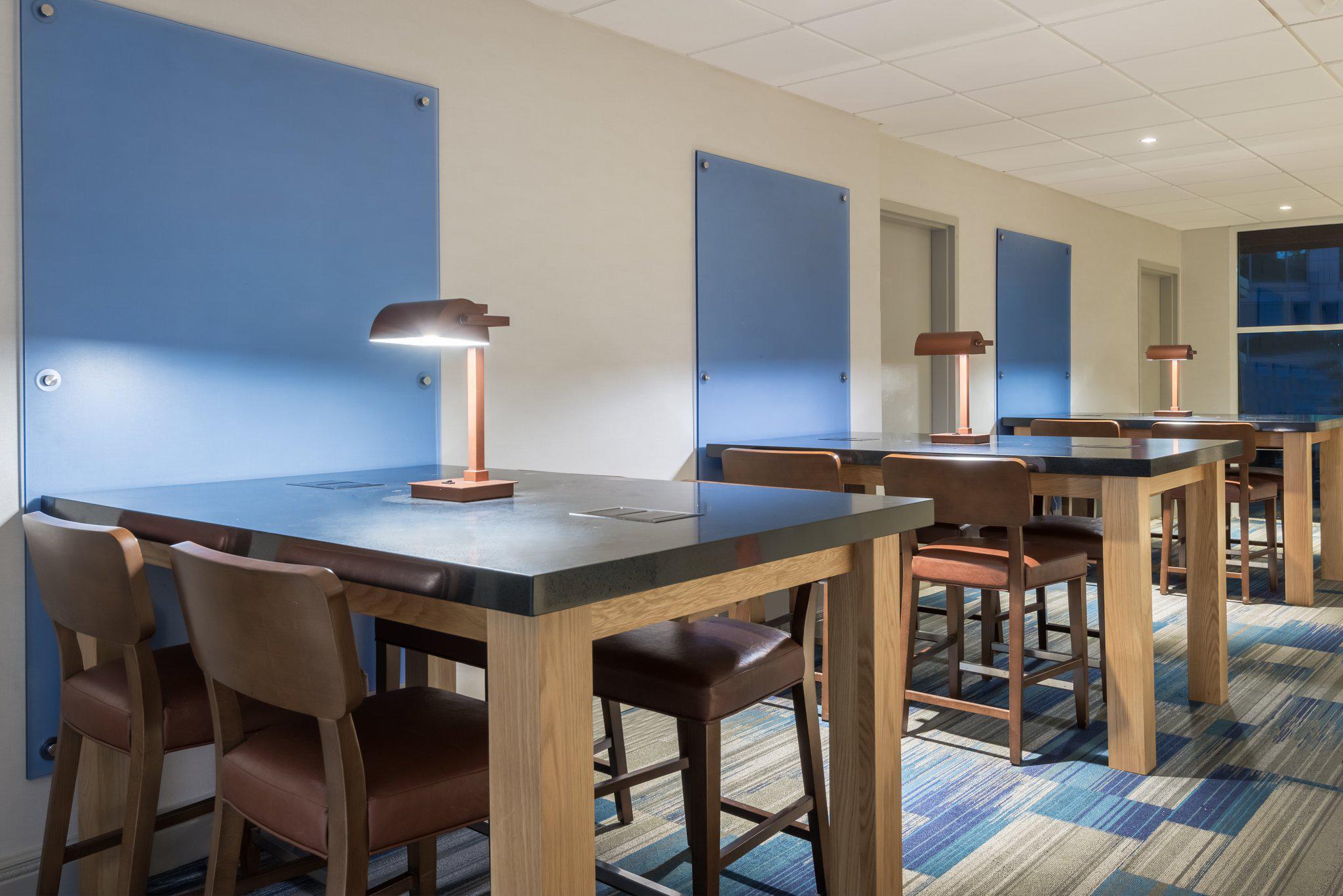 Фото Holiday Inn Express Miami Airport Doral Area, an Ihg Hotel