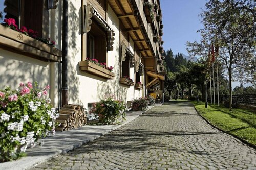 Гостиница Hotel Alpenrose Wengen в Лаутербруннене