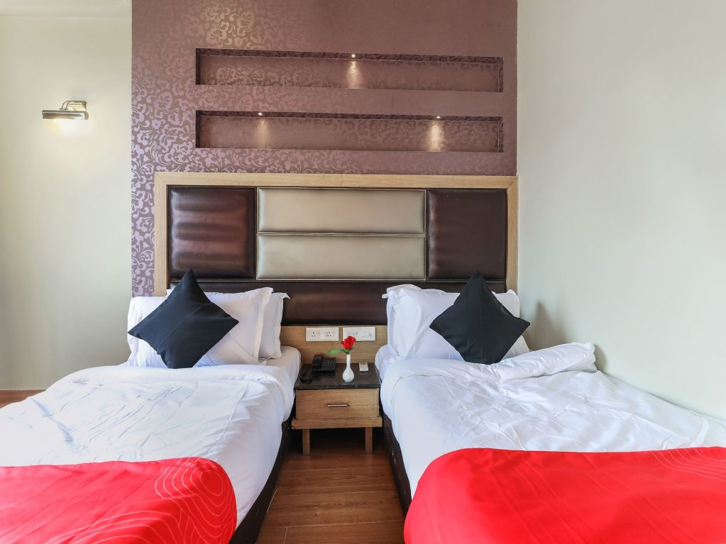 Фото Hotel Aroma Residency