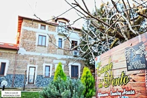 Гостиница Casale del Vento в Априлии