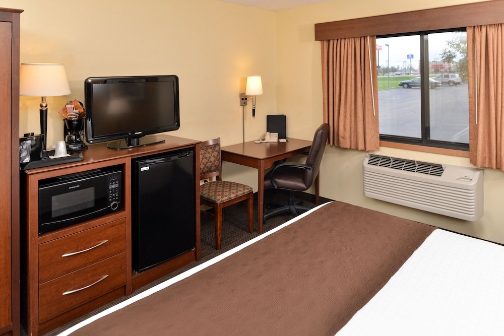 Фото AmericInn by Wyndham Bismarck