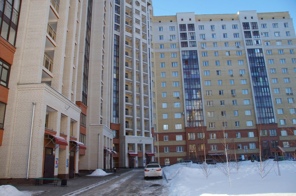 سكن للإيجار اليومي Uyutnyie Metryi Na Krasnom Puti Apartments ، أومسك، صورة