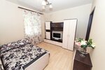 Na Komarova Apartments (улица Комарова, 8), alojamiento en alquiler diario