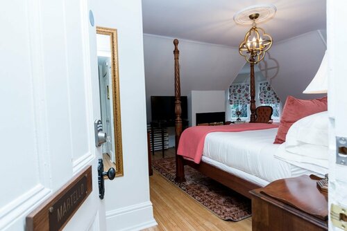 Гостиница The Secret Garden B&b Inn в Кингстоне