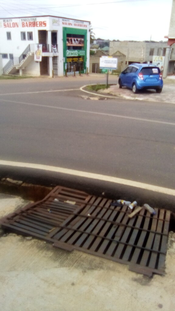 Clothing store Zarawoodz, Kumasi, photo