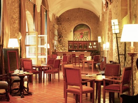 Фото Parador de Santo Domingo Bernardo de Fresneda