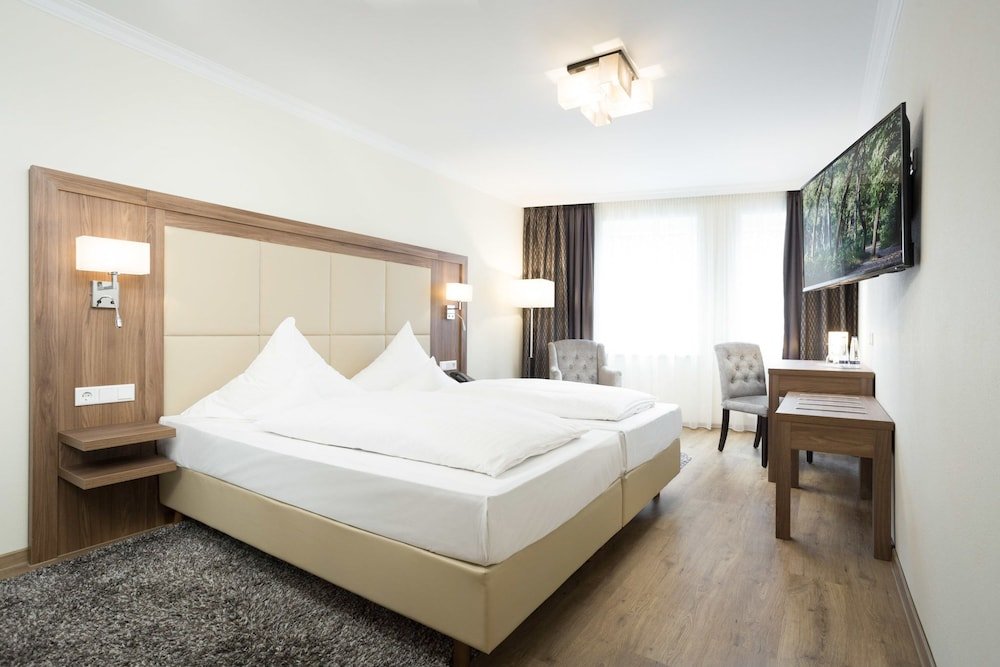 Фото Hotel - Gasthof Höttl