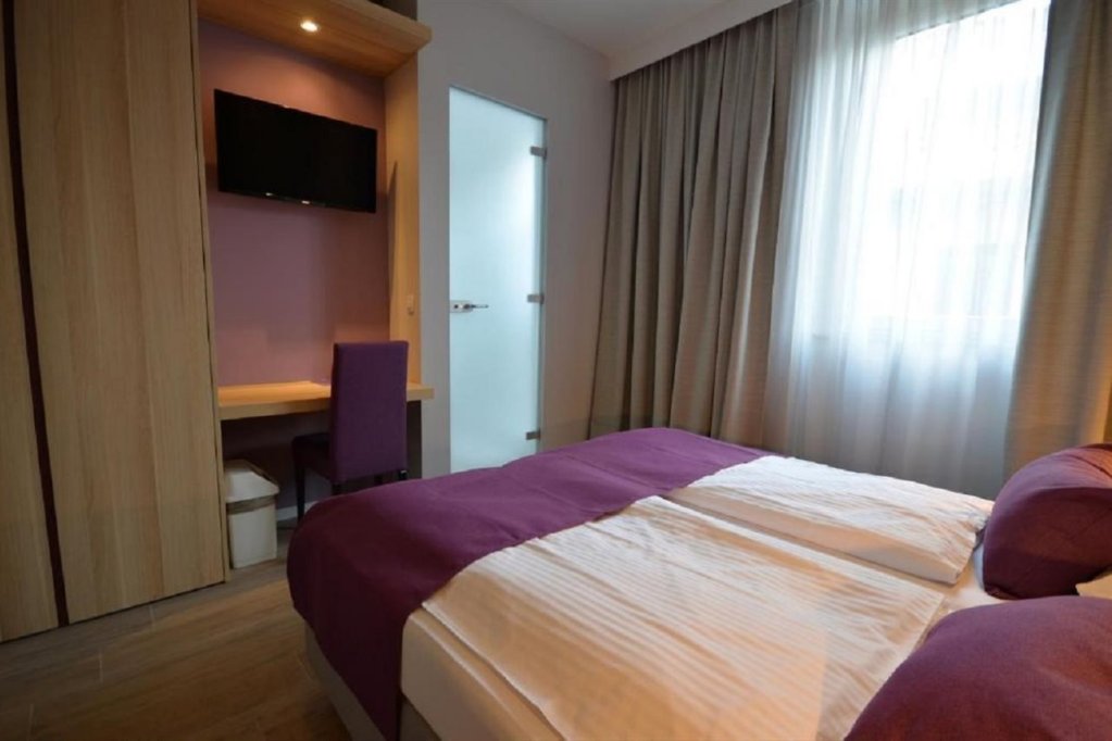 Фото Emonec Hotel