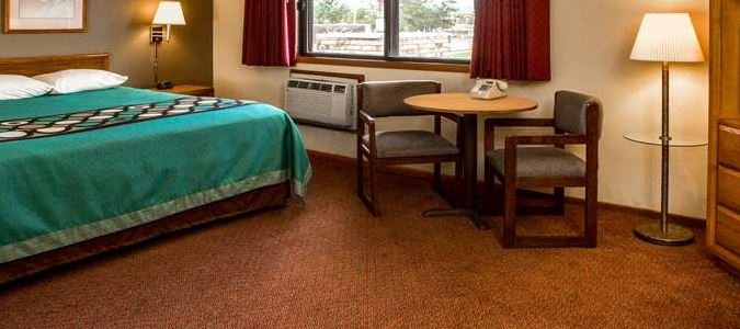 Фото Super 8 by Wyndham Hartford WI